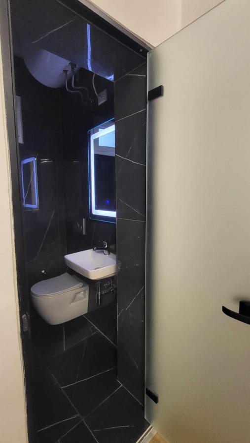 Karanxha'S Room Тирана Экстерьер фото